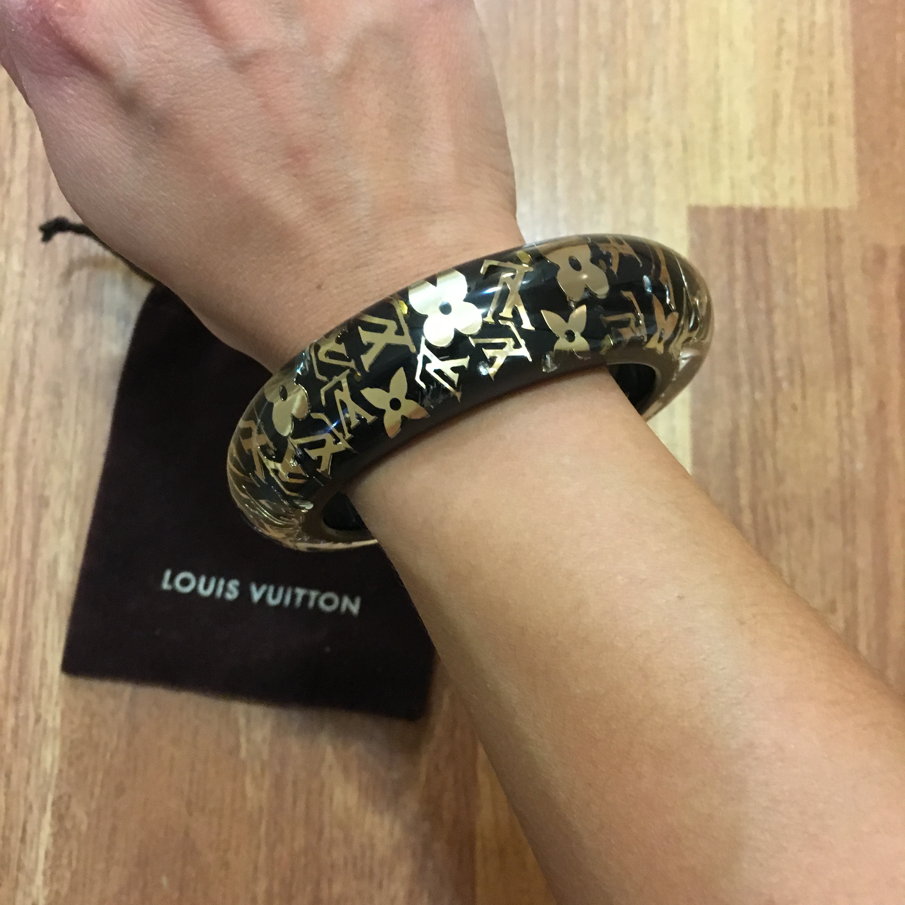 $600 Louis Vuitton Classic Inclusion Gold Logo Black Noir Resin